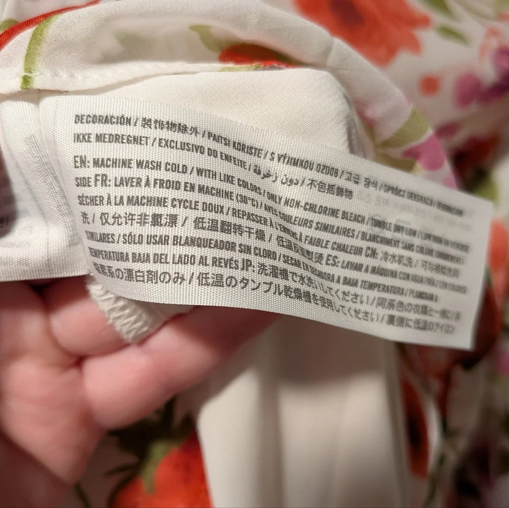 NWT Abercrombie & Fitch White Floral Strawberry Ruffle Flowy Dress Size Medium